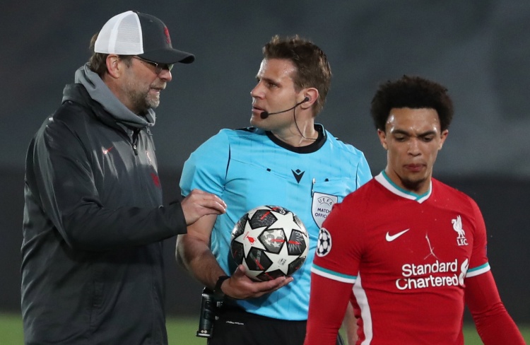 客场与毕包互交白卷，巴黎遭遇近10年球队欧冠首场0-0（巴黎客场与毕尔巴鄂互交白卷，近十年来首次欧冠揭幕战踢成0-0）