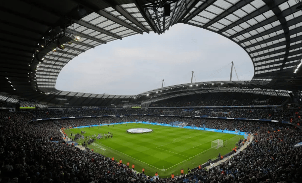 眼眶塌陷！赵鸿刚拳击生涯或终结，转型还是再战成艰难抉择（眼眶重伤，赵鸿刚拳击生涯或告终：转型抑或再战成两难选择）