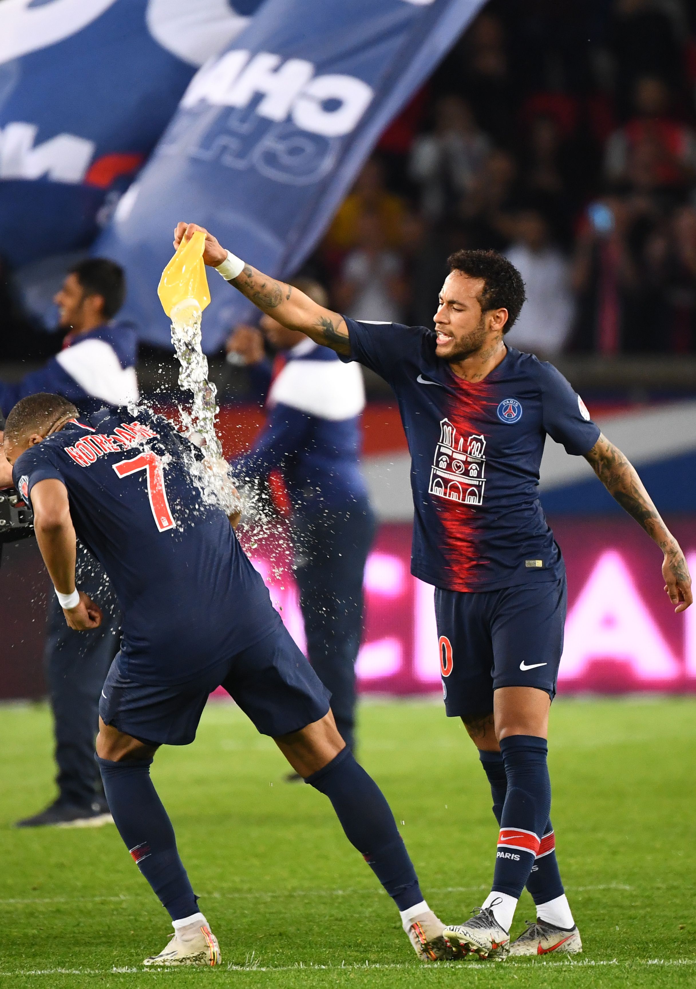 威少本赛季首发时场均接近15+8+8，高于赛季平均数据（威少本季先发场均近15+8+8，优于赛季场均）