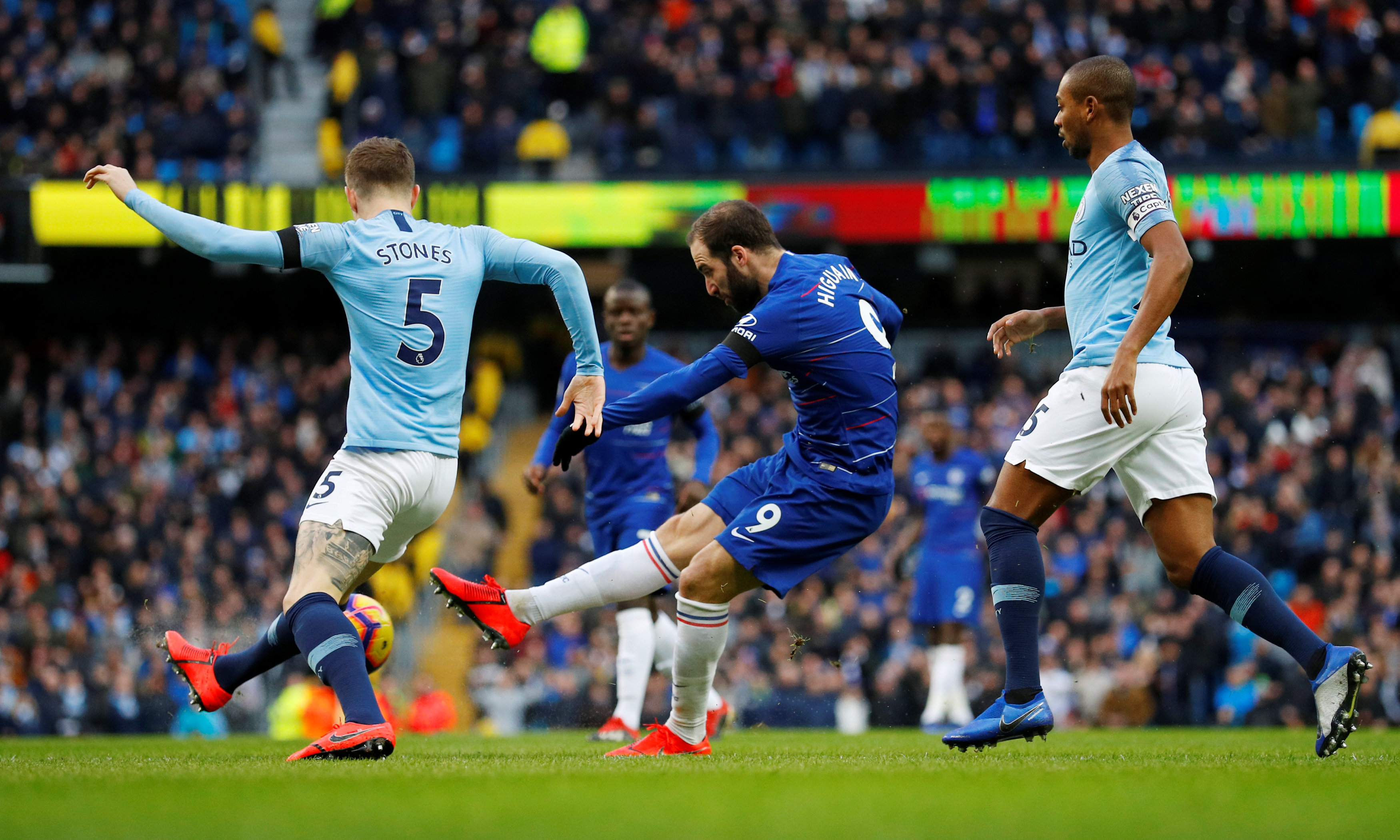 斯科蒂-巴恩斯23分 NBA湖人123-120险胜猛龙 里夫斯44分