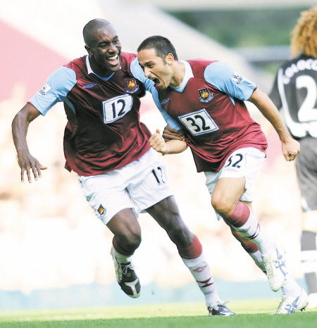 费兰·托雷斯戴帽斩获赛季11球，超越莱万距离姆巴佩5球（费兰·托雷斯上演帽子戏法收获赛季第11球，超越莱万仍落后姆巴佩5球）