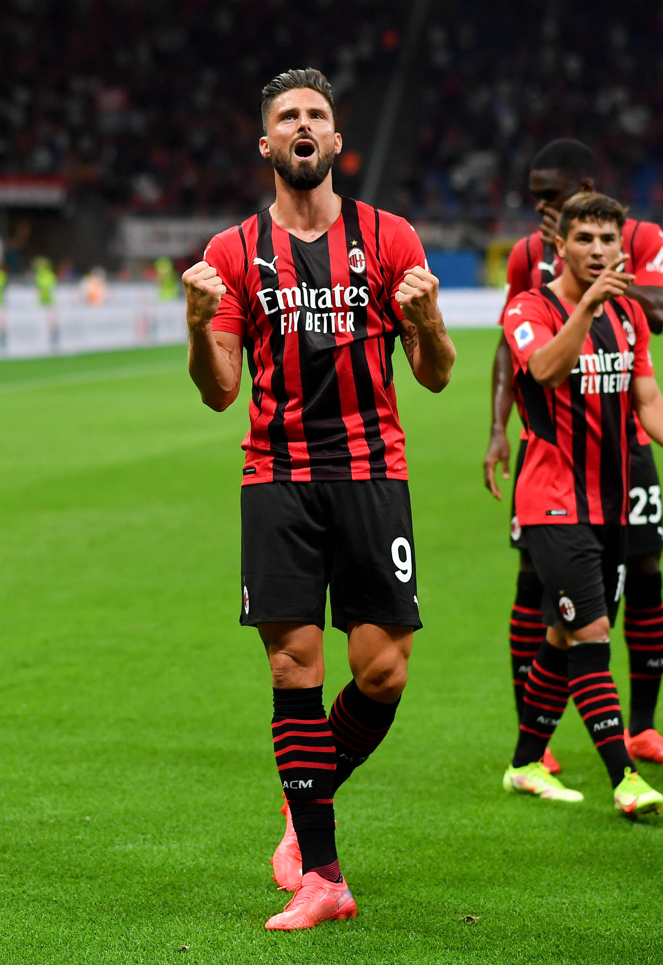 枪手vs蜜蜂首发出炉：马丁内利、梅里诺、马杜埃凯首发（阿森纳对阵蜜蜂首发名单公布：马丁内利、梅里诺、马杜埃凯先发）