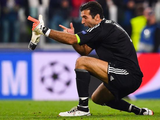 雷霆靠团队篮球获大胜（雷霆凭借团队配合大胜）