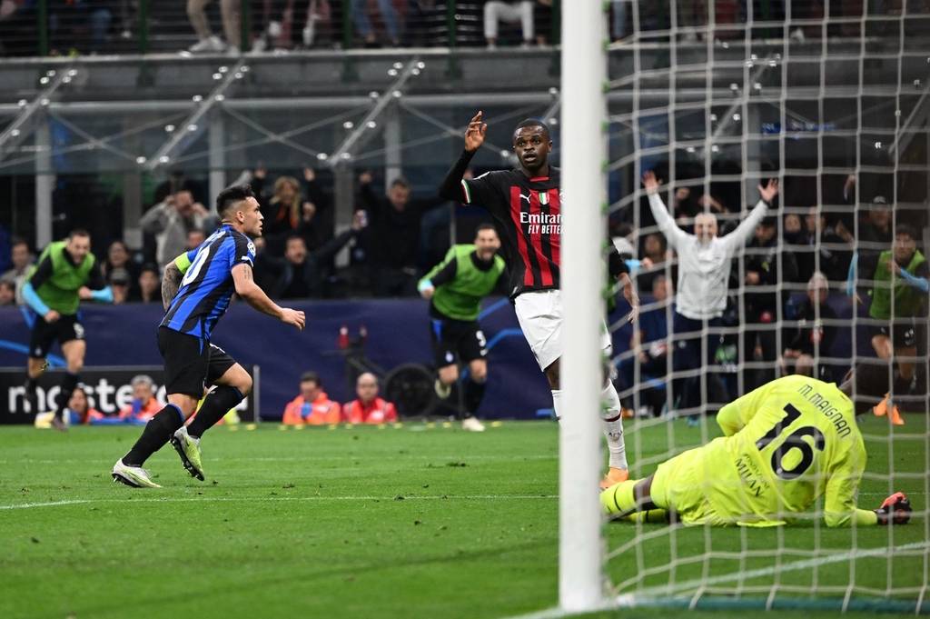 第3次当选，官方：乔纳森-戴维当选2025年加拿大最佳男足球员（官方宣布：乔纳森-戴维第三次荣膺2025年加拿大年度最佳男足球员）