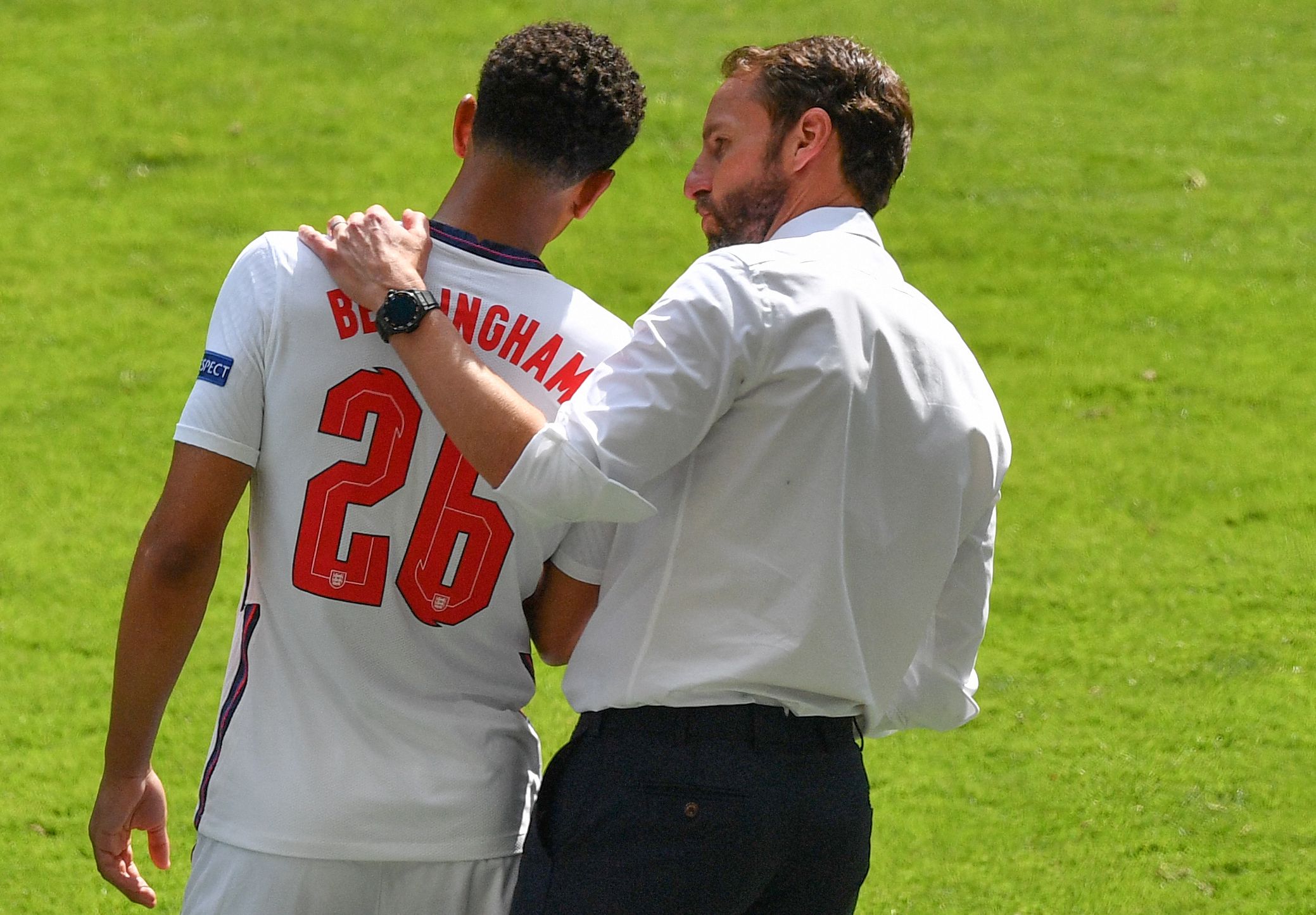 湖人vs独行侠首发：詹姆斯&东契奇大战浓眉&弗拉格（湖人对阵独行侠首发出炉：詹姆斯、东契奇对决浓眉、弗拉格）