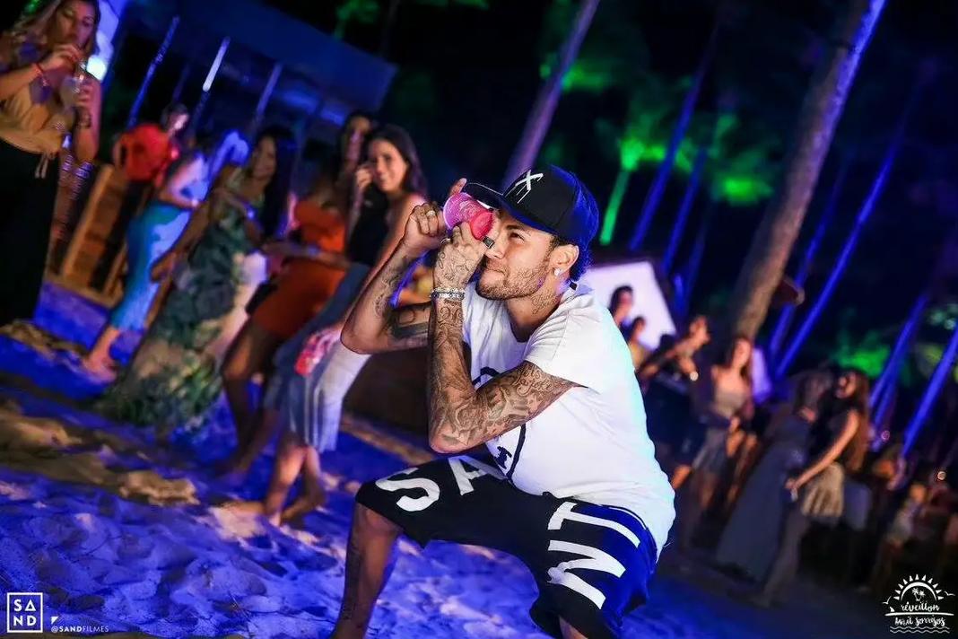 图片报：谢什科对加盟纽卡和曼联持开放态度，他更倾向于曼联（图片报：谢什科愿加盟纽卡或曼联，更倾向曼联）