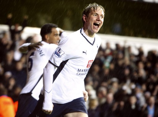 邦马蒂以240张第一选票的绝对优势当选年度最佳女足球员（邦马蒂以240张第一选票压倒性胜出，荣膺年度最佳女足球员）