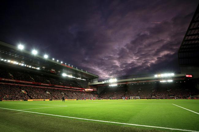 欧联杯-B费绝杀马奎尔失误 曼联2-1格拉斯哥流浪（欧联杯：B费补时绝杀，马奎尔失误，曼联2-1击败格拉斯哥流浪者）