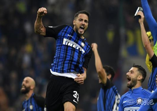 绿帽哥：利物浦所有老队员都在萨拉赫风波中力挺斯洛特（绿帽哥：利物浦全体老将在萨拉赫风波期间一致声援斯洛特）