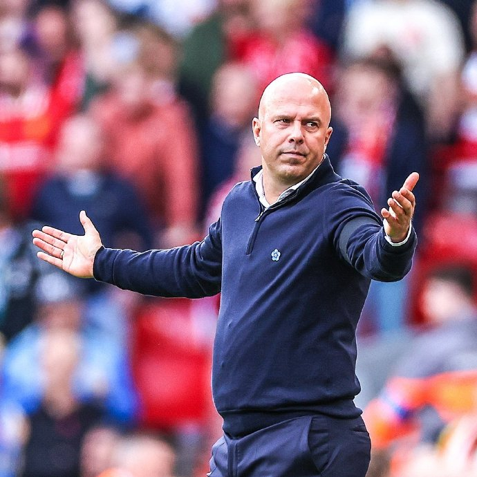 詹姆斯关键助攻锁定胜利（詹姆斯妙传定胜局）