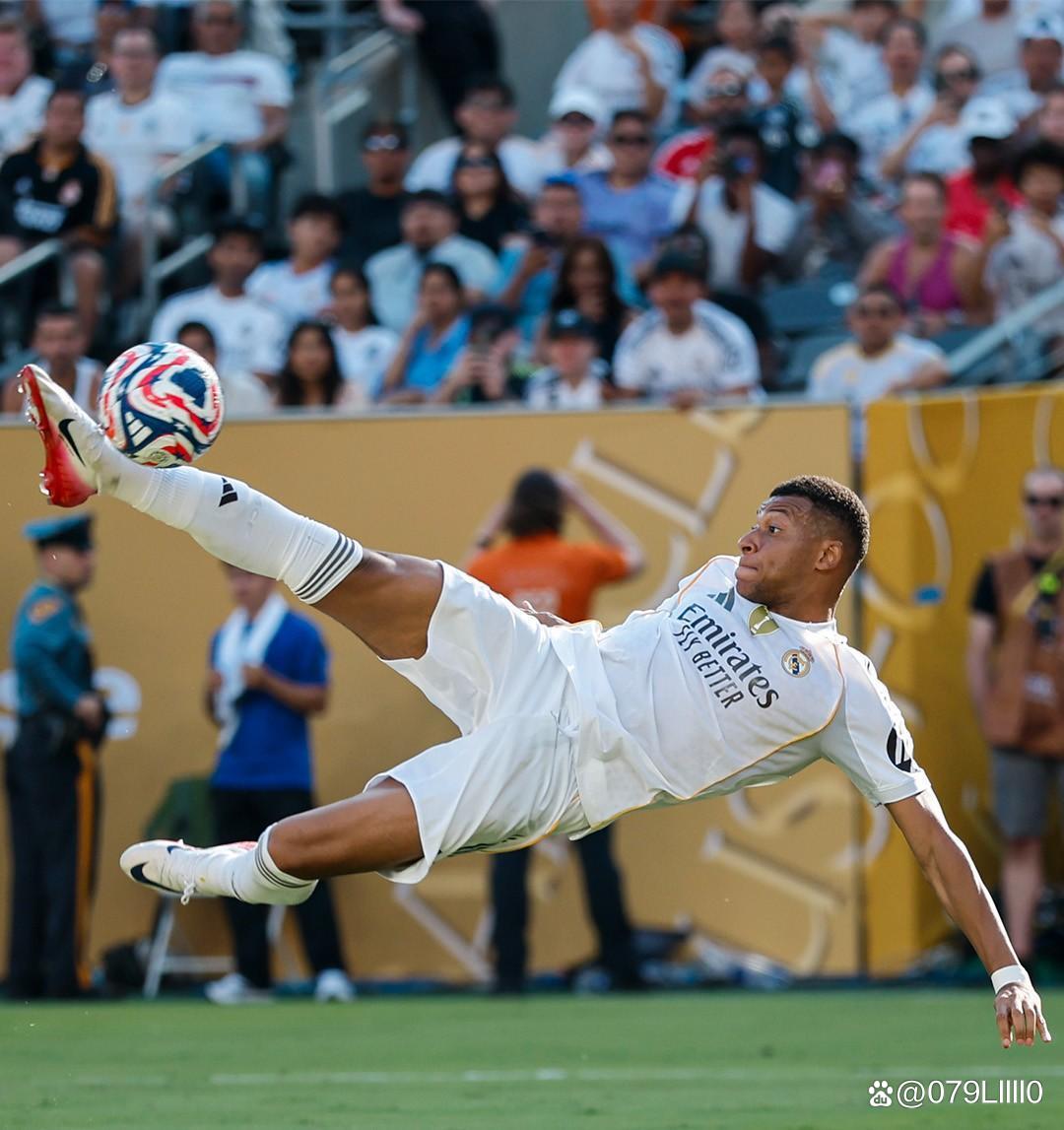 杯赛超跑 马丁内利Martinelli vs Crystal Palace 🤣（杯赛飞驰，马丁内利大战水晶宫 🤣）