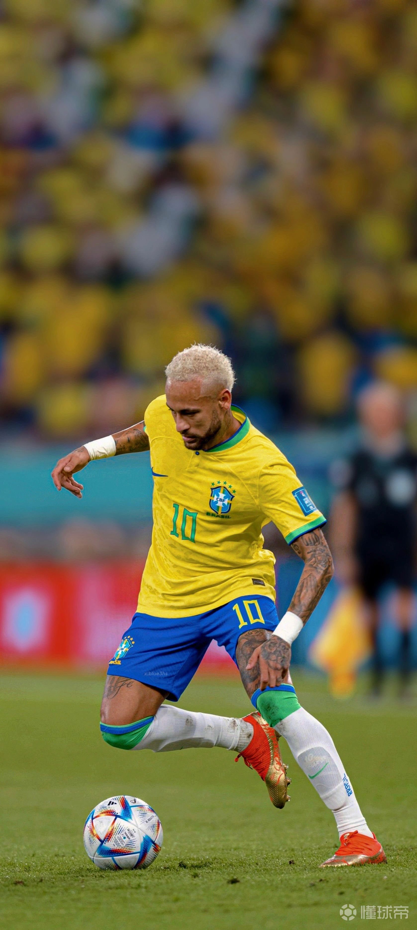 梅西曾被瓜迪奥拉安排踢陌生位置！他不断适应和学习，变得更强！（瓜帅曾让梅西改打陌生位置，他在适应与学习中愈发强大！）