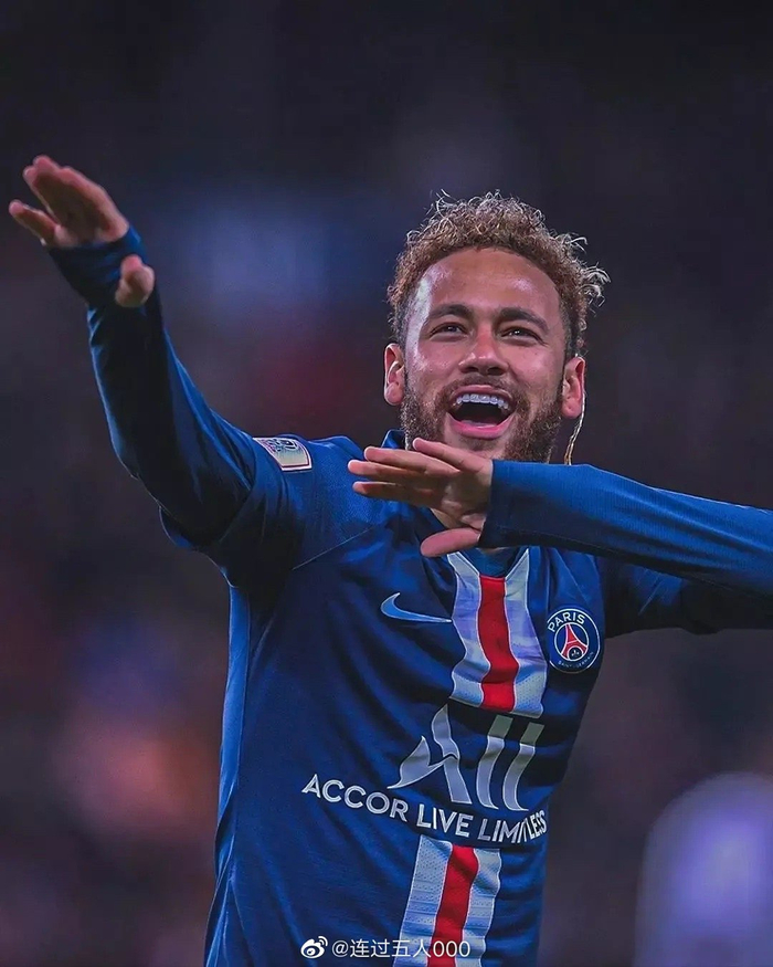 迈阿密国际4-0辛辛那提晋级四强，梅西助攻戴帽+头球破门，阿连德双响（迈阿密国际4比0横扫辛辛那提闯入四强：梅西助攻帽子戏法+头球得分，阿连德梅开二度）