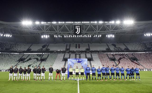 马卡：皇马中场控制力下降，球队传球路线被迫向边路转移（马卡：皇马中场掌控力下滑，出球更多被迫转向两翼）