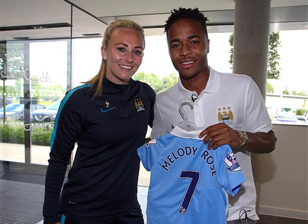 足球中超多名老将宣布退役，时代落幕（中超多位老将相继退役，一个时代谢幕）