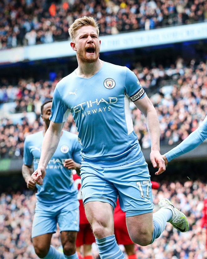 水晶宫与斯特拉斯堡赛前，维埃拉现身法国酒吧和球迷一起观战（水晶宫对阵斯特拉斯堡前，维埃拉现身法国酒吧陪球迷观赛）